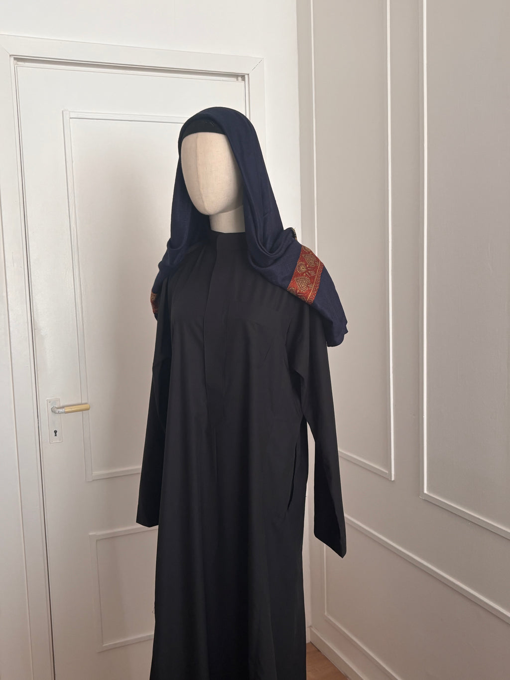 Royal Zipper Saudi Thobe – Black