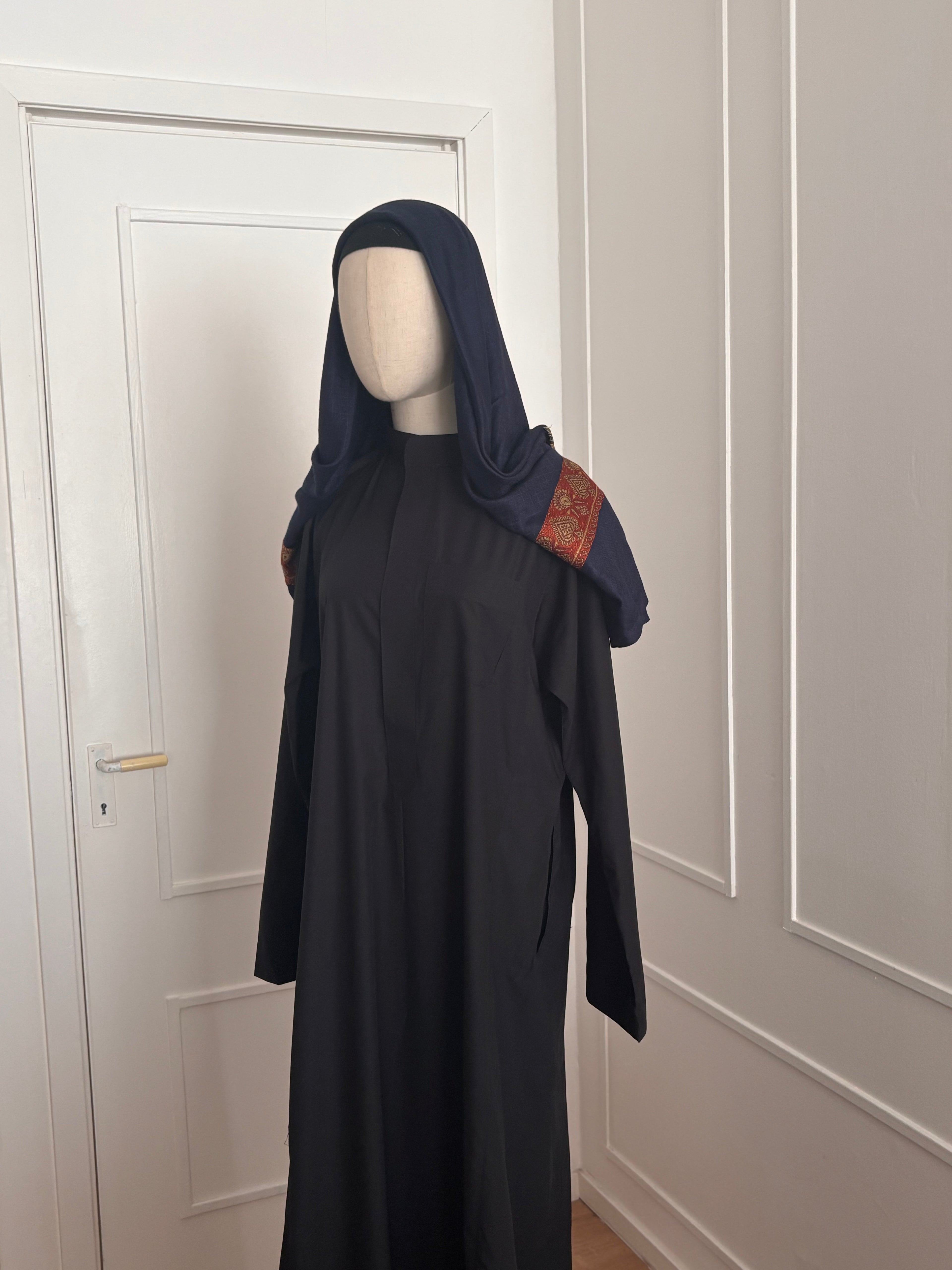 Royal Zipper Saudi Thobe – Black