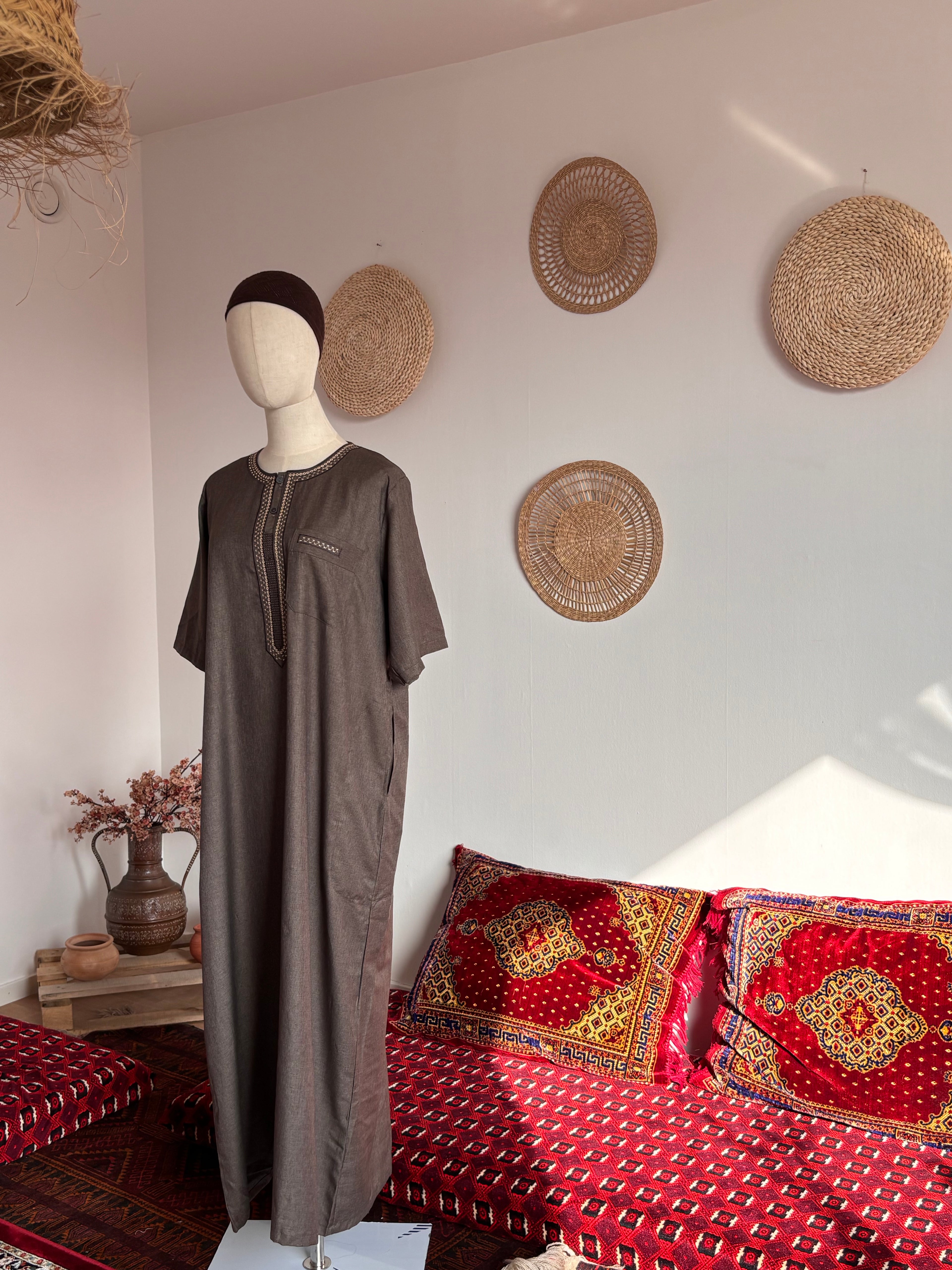 Desert Breeze Short Sleeve Thobe – Brun