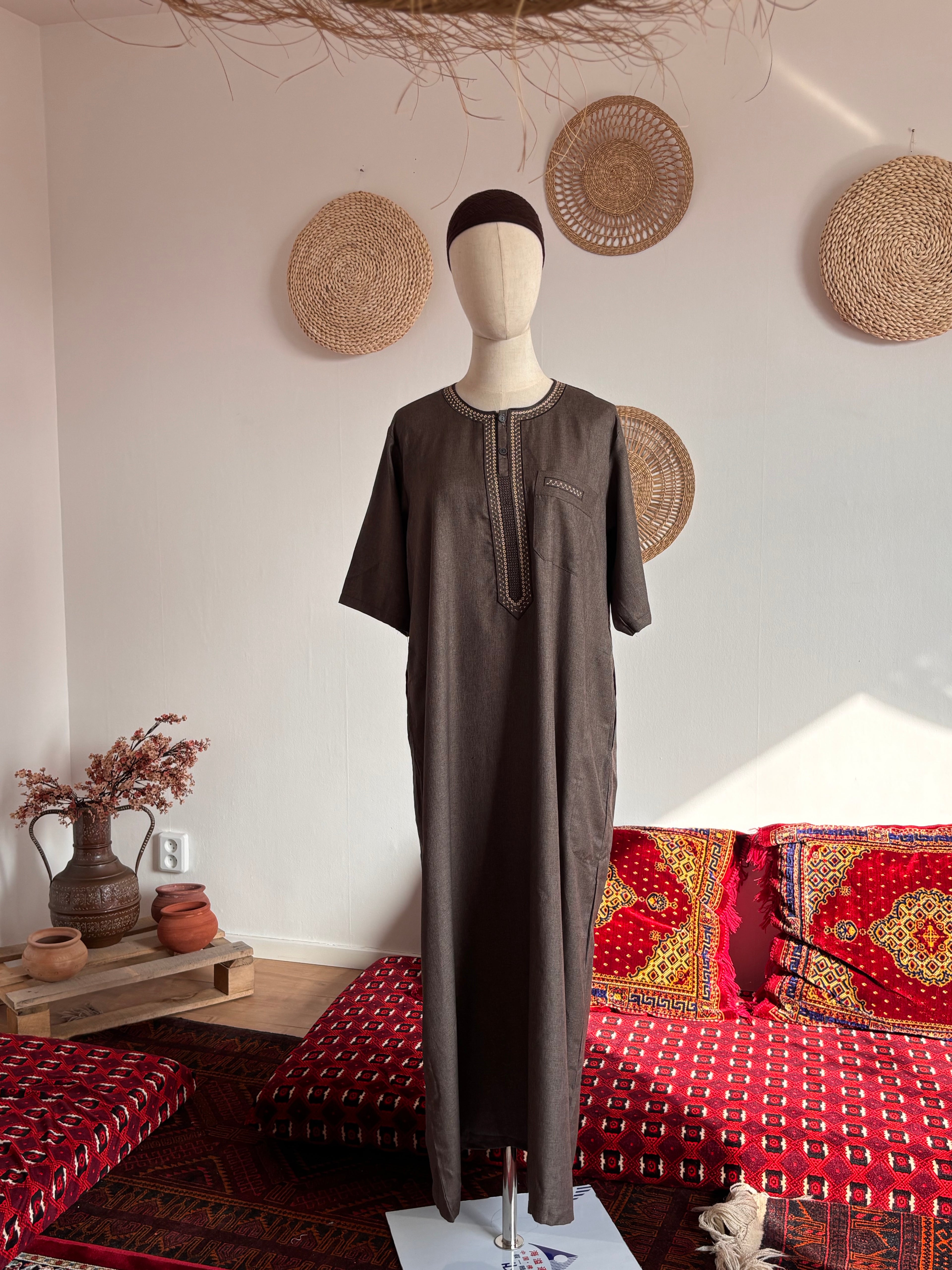 Desert Breeze Short Sleeve Thobe – Brun