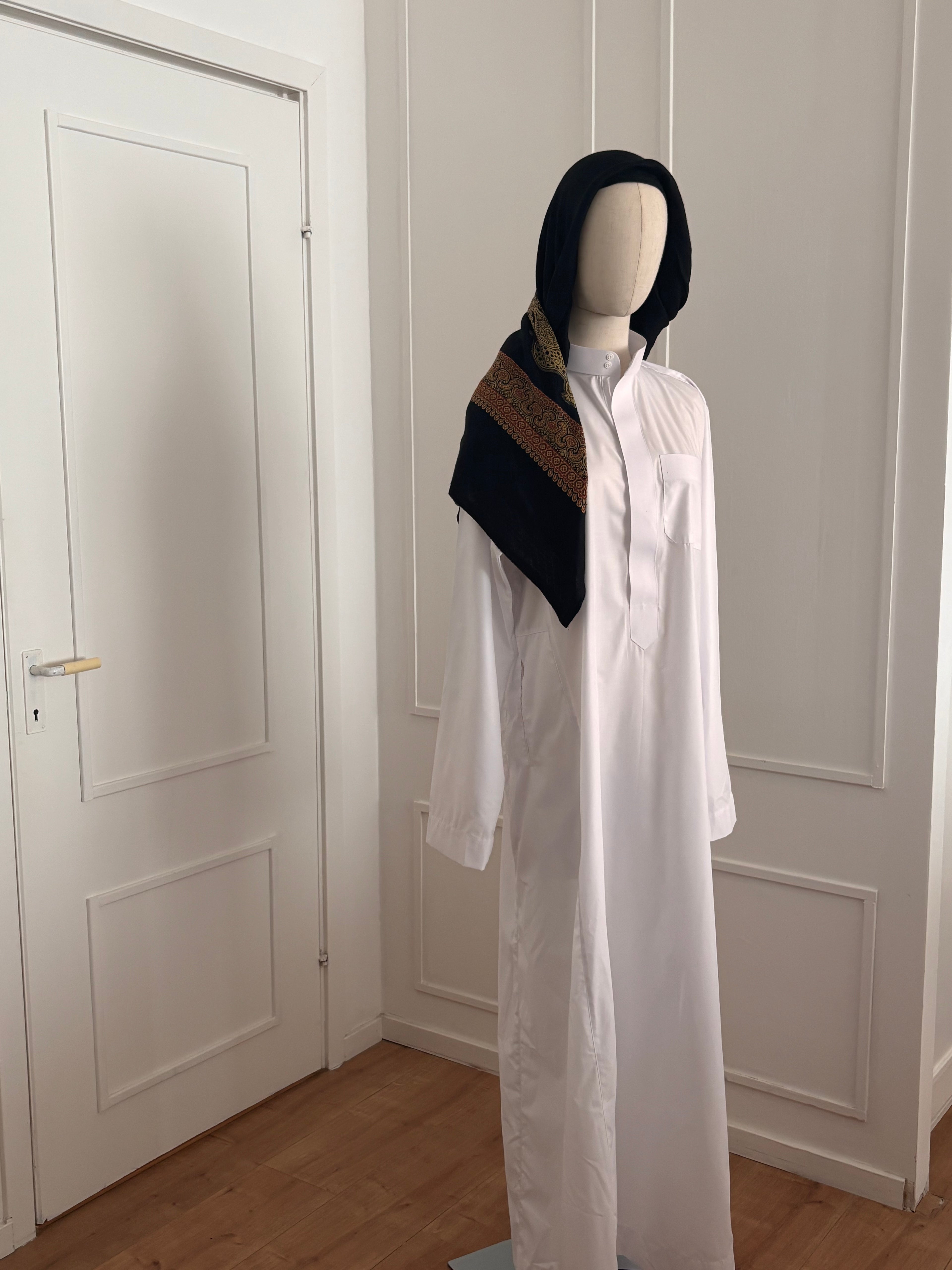 Royal Zipper Saudi Thobe – White