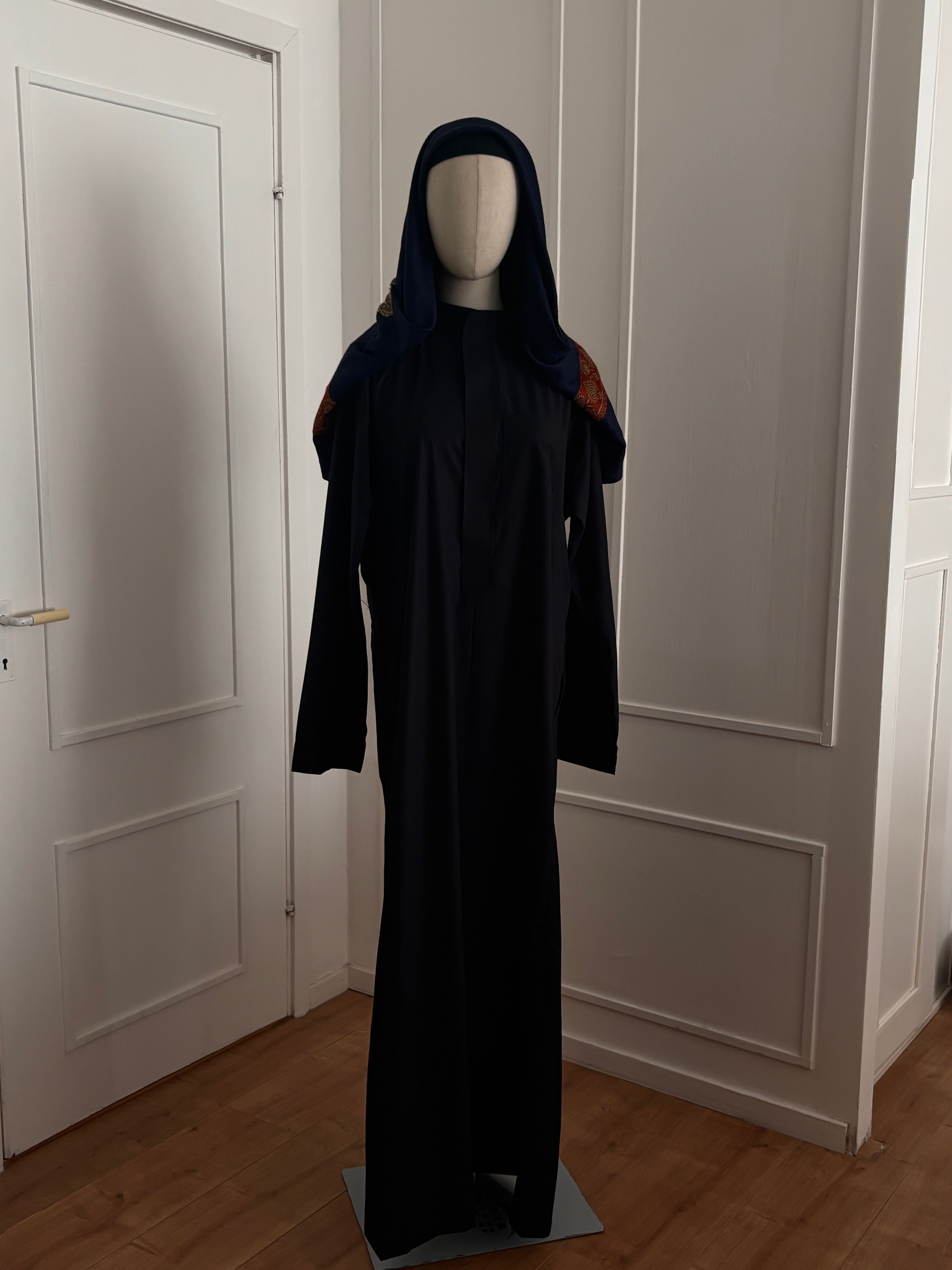 Royal Zipper Saudi Thobe – Black