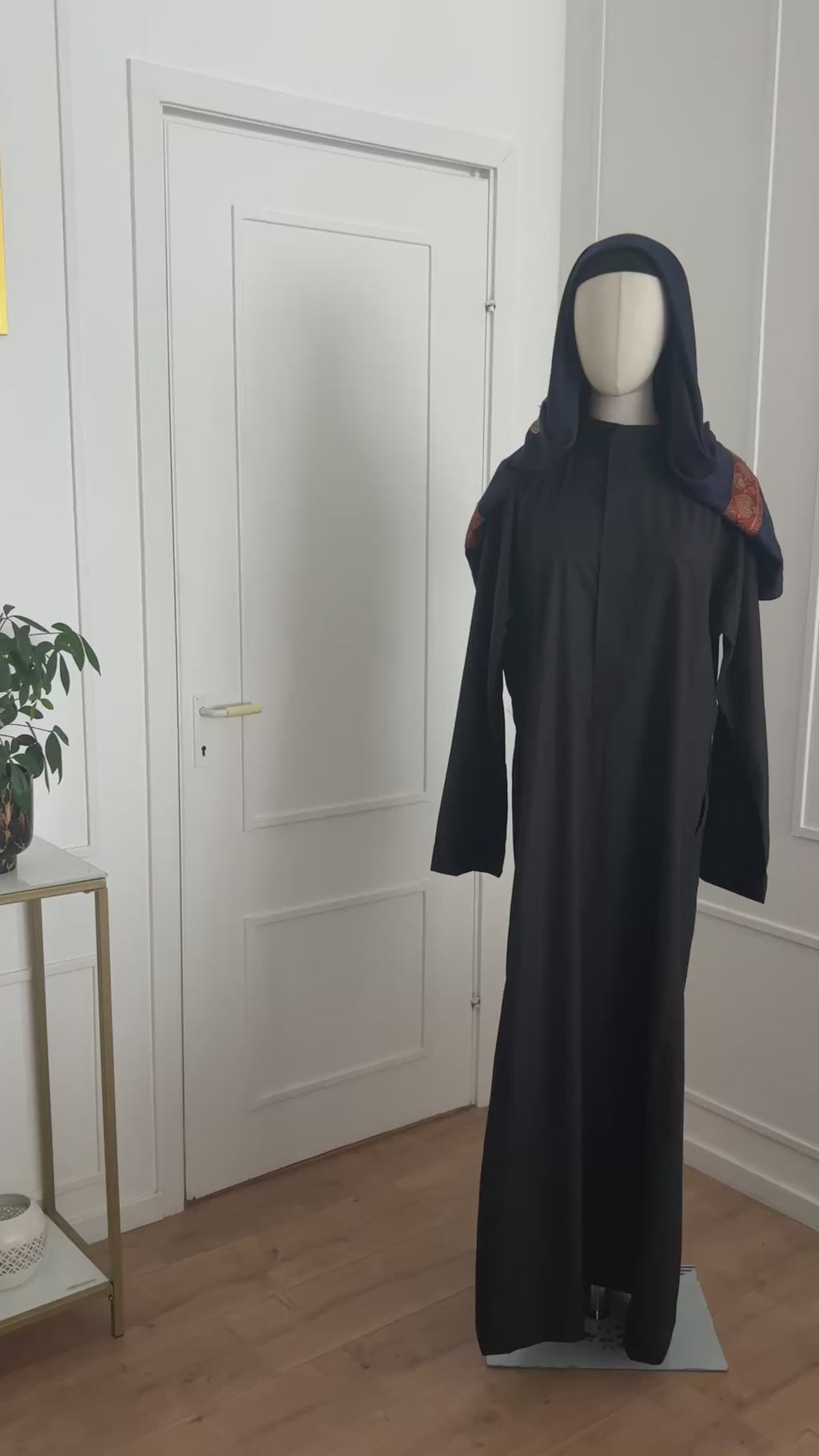 Royal Zipper Saudi Thobe – Black