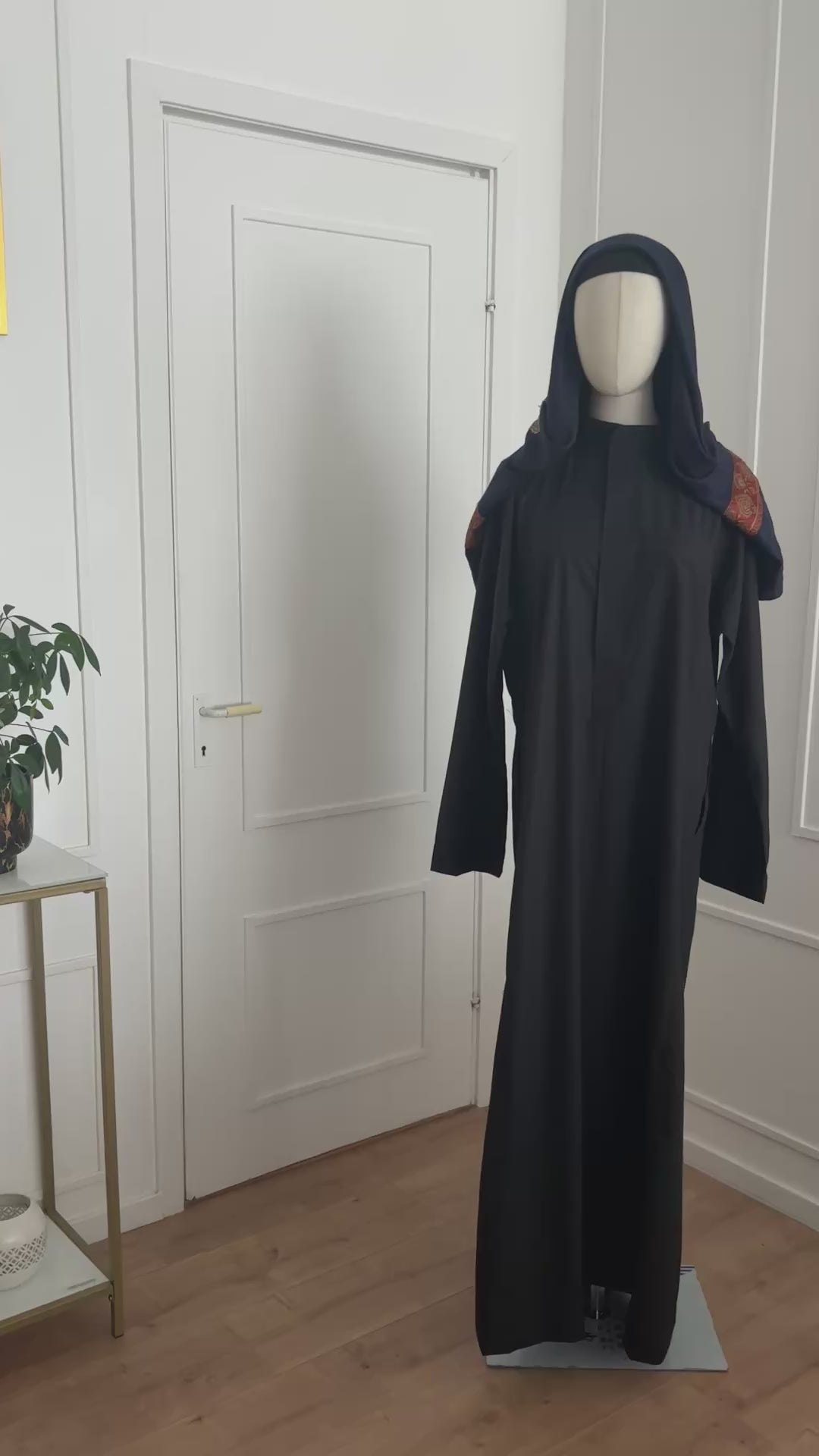Royal Zipper Saudi Thobe – Black